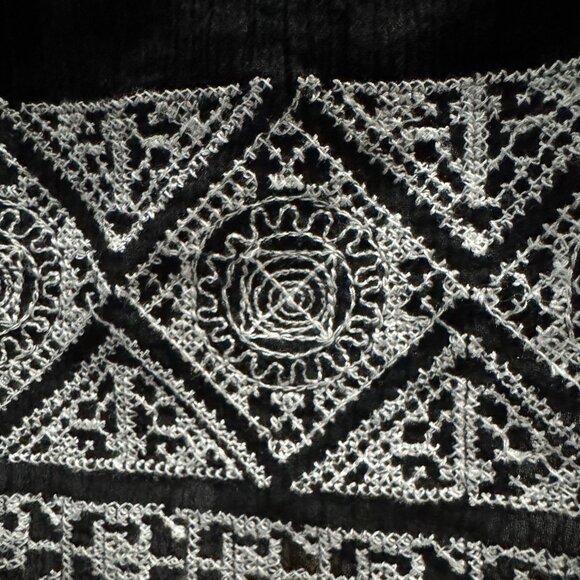 Old Navy 100% Cotton Black Embroidered Skirt – Size Large - Picture 3 of 4